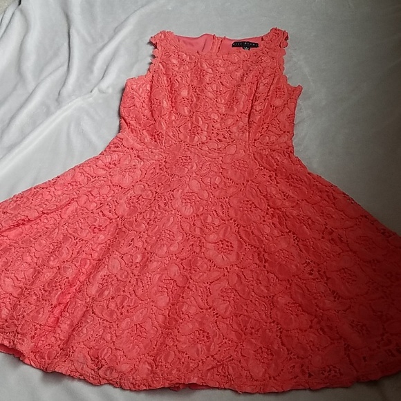 Dress - Picture 2 of 6